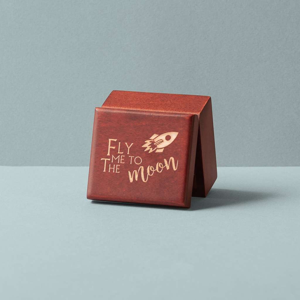 Caja musical grabada Fly me to the moon
