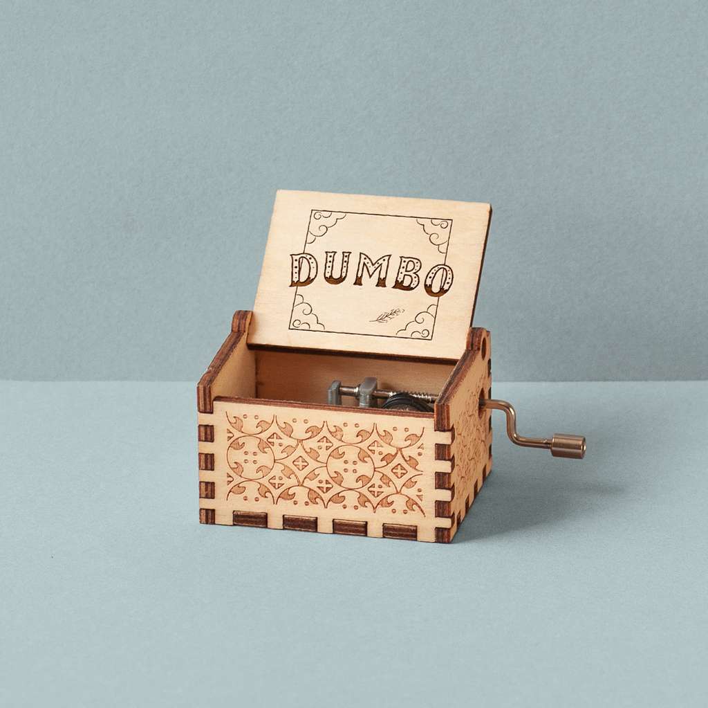 Caja musical de madera grabada de Dumbo