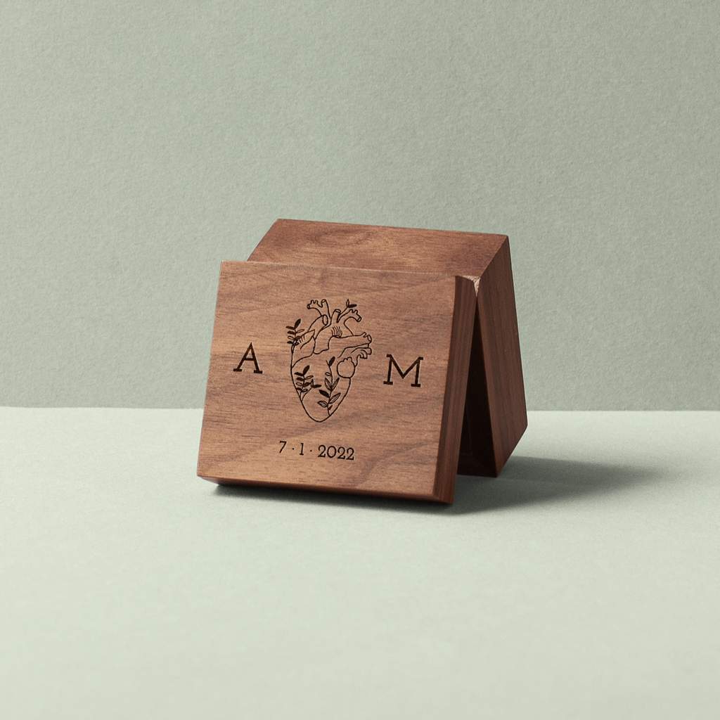 Caja musical de madera de nogal Corazón & Plantas