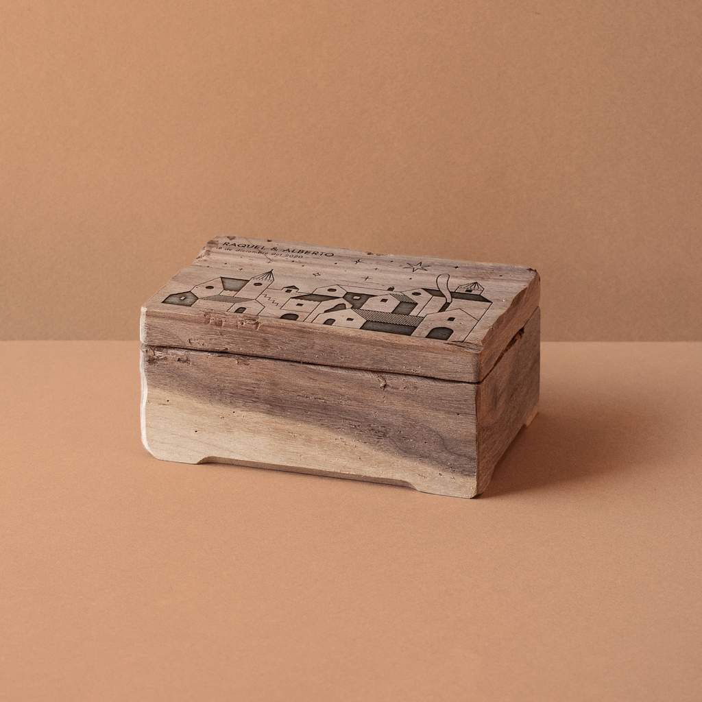 Caja musical mediana de madera antigua