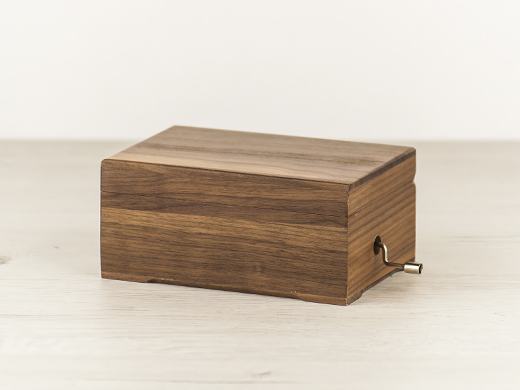 Caja de música de madera de nogal