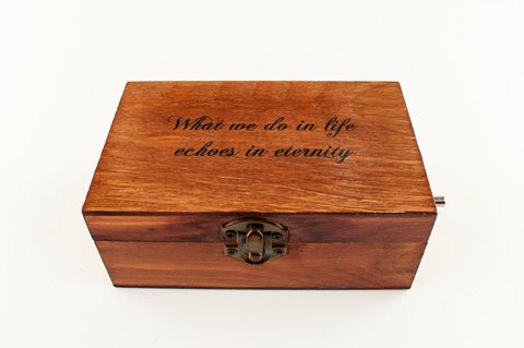 Caja envejecida con texto